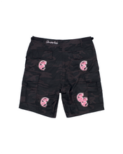 Load image into Gallery viewer, Christophers Mens Black Camo Cargo Shorts Pink Logo
