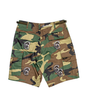Load image into Gallery viewer, Christophers Mens Green Camo Cargo Shorts
