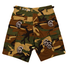 Load image into Gallery viewer, Christophers Mens Camo Cargo Shorts
